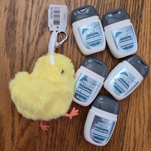 Bath & Body Works Other - 🐤🥥🍍🤲NWT‼️BBW Chick with Bunny Ears Holder and a 5-pack of Sanitizers